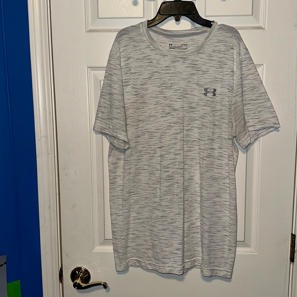 Under Armour Threadborne White and Grey Short Sleeve Shirt